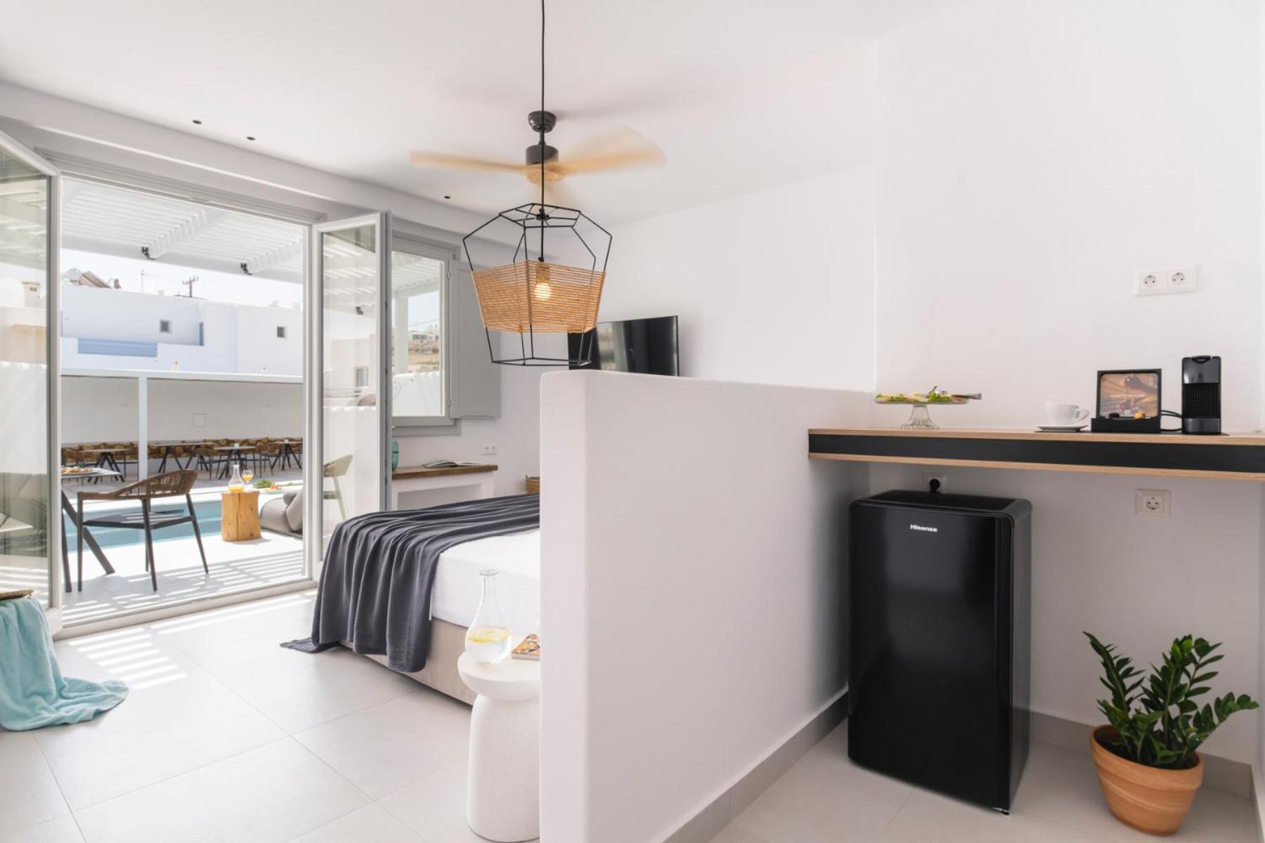 Quartano Suites By Heliessa, Adults Only Науса Екстериор снимка