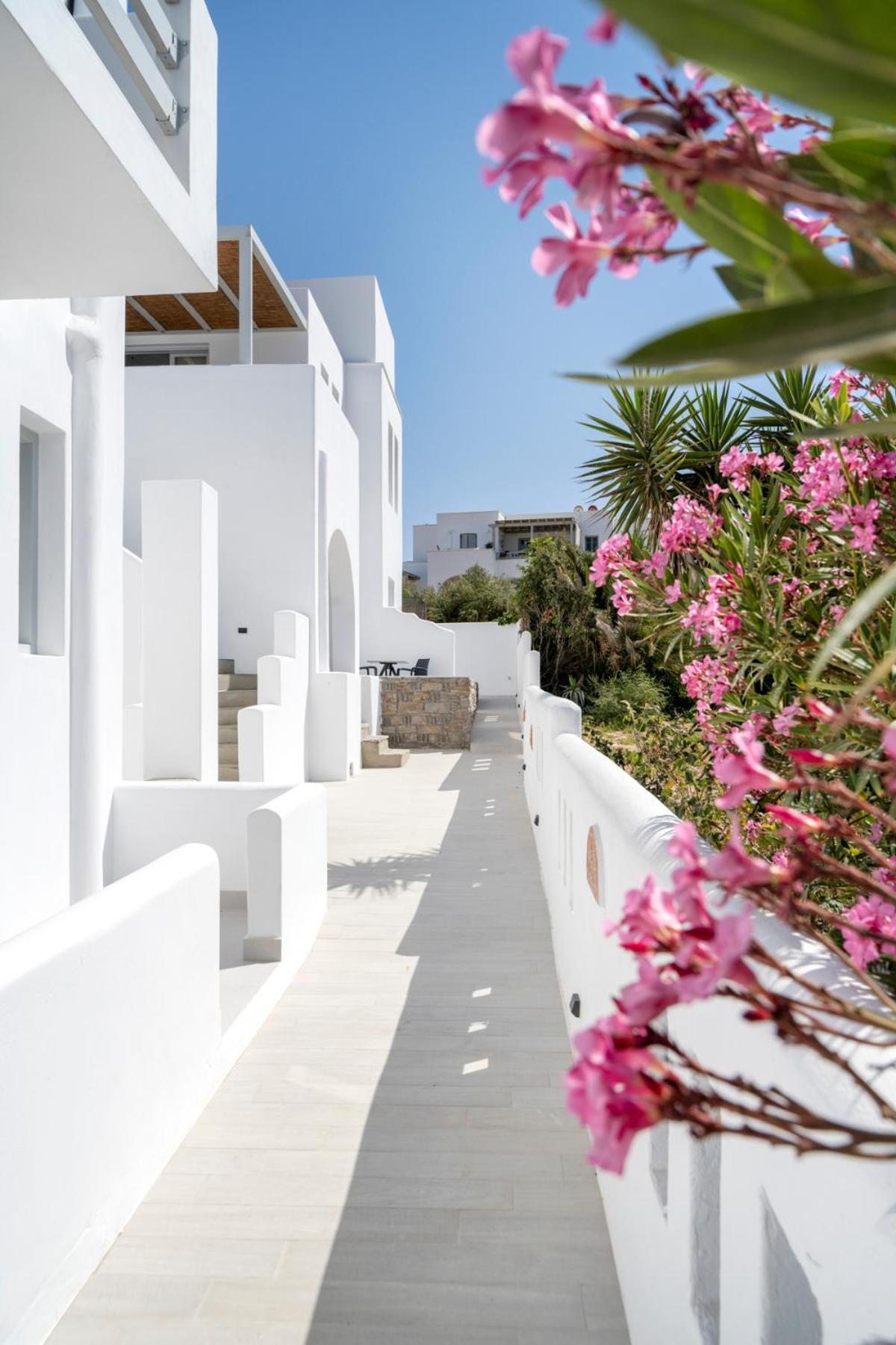 Quartano Suites By Heliessa, Adults Only Науса Екстериор снимка