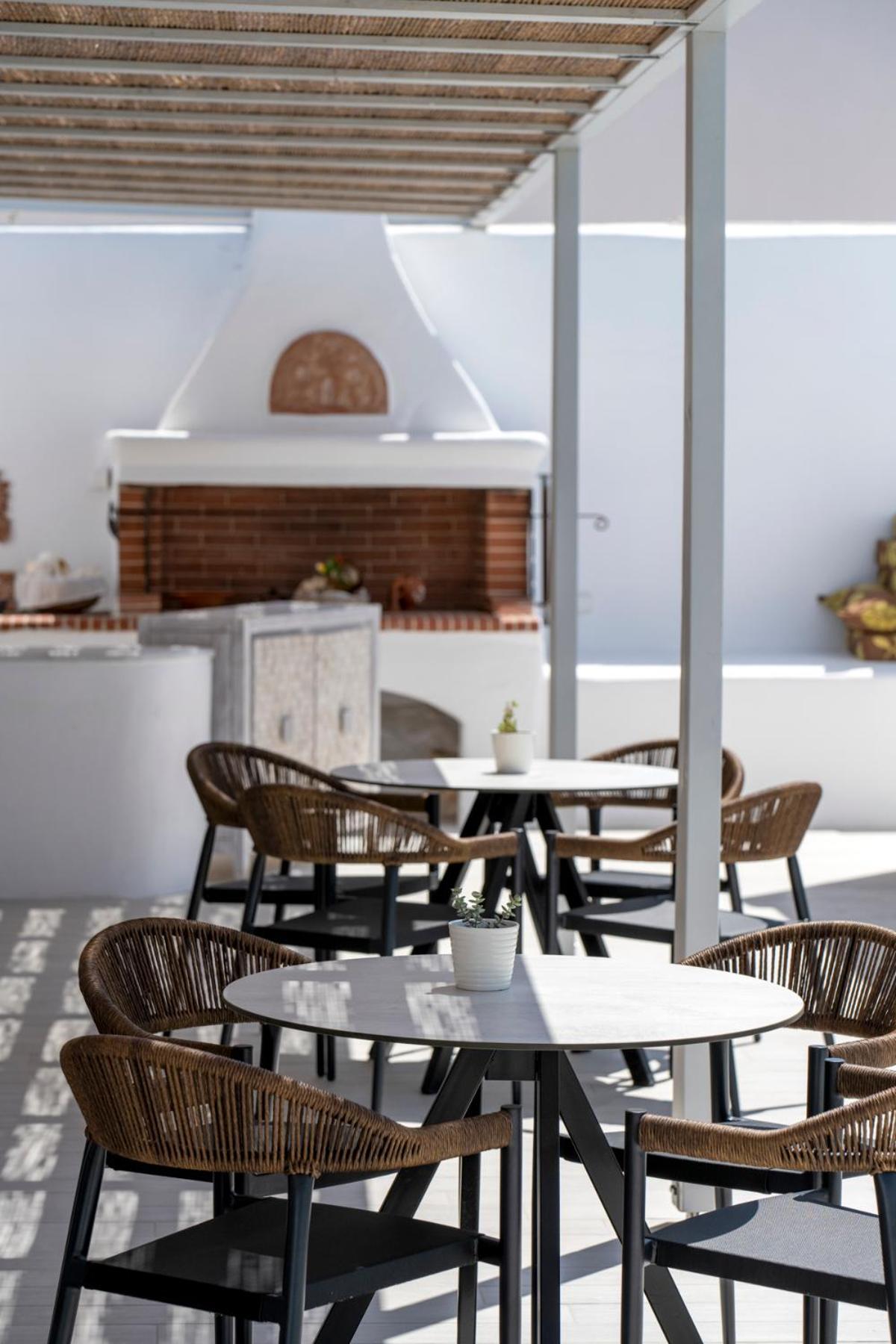 Quartano Suites By Heliessa, Adults Only Науса Екстериор снимка