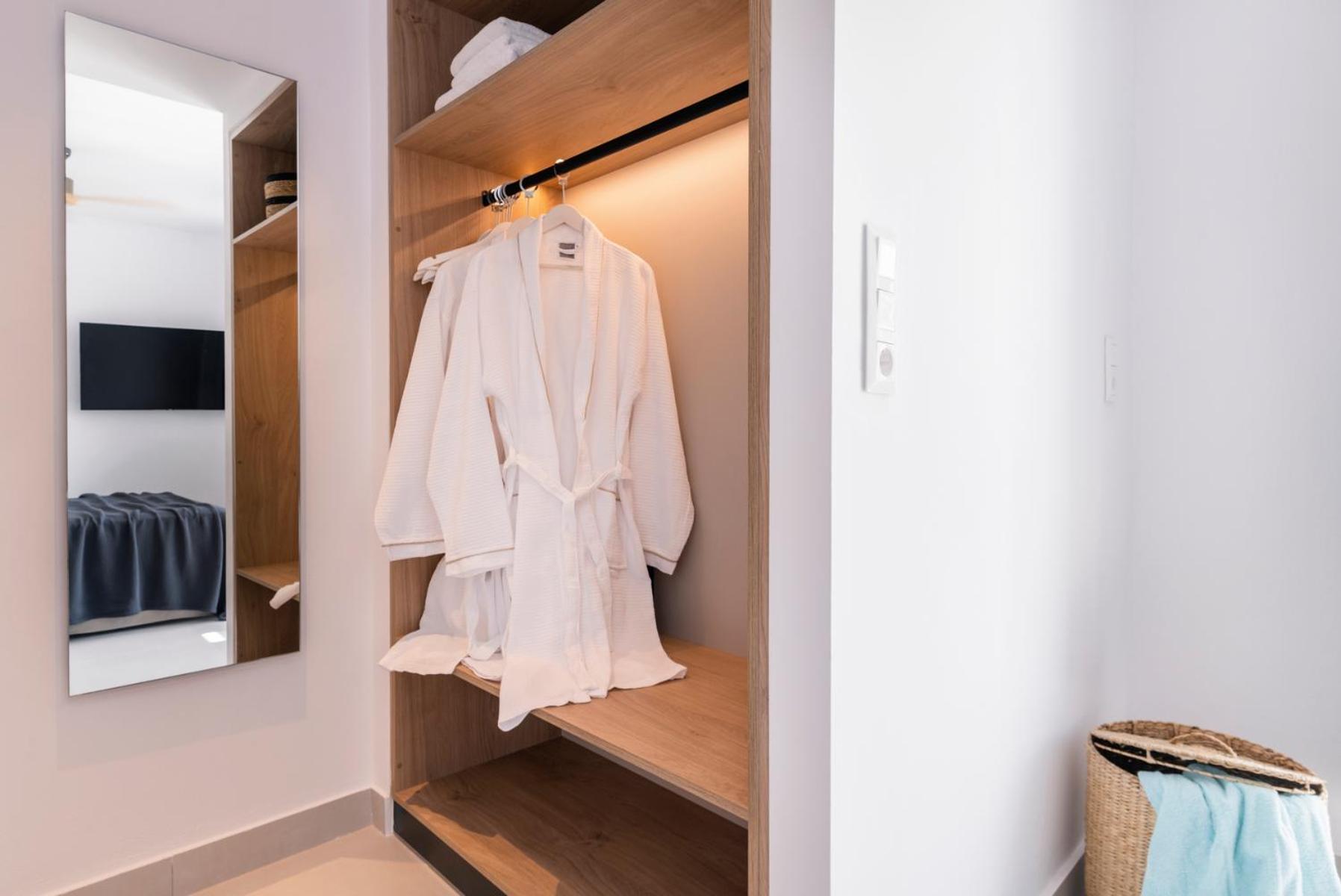 Quartano Suites By Heliessa, Adults Only Науса Екстериор снимка