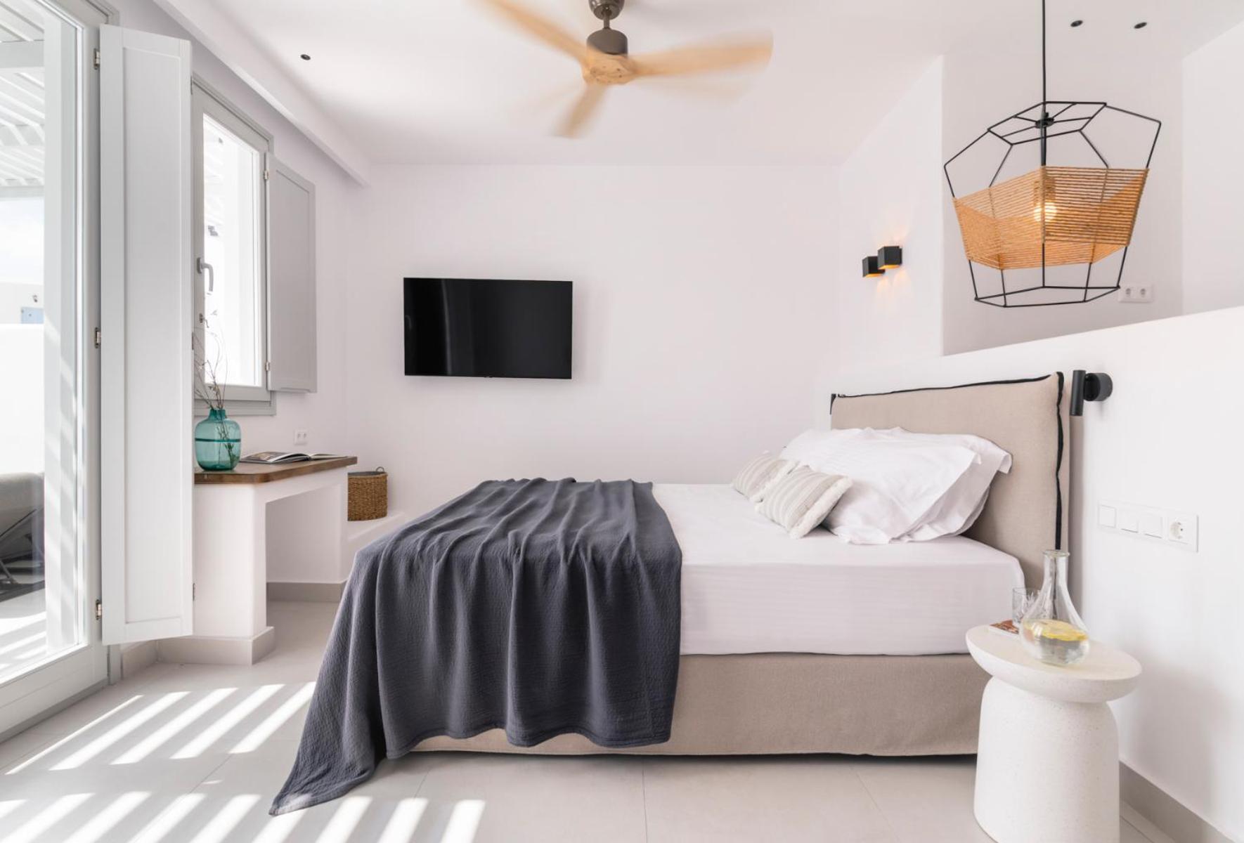 Quartano Suites By Heliessa, Adults Only Науса Екстериор снимка